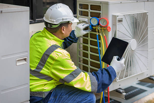 Professional Emergency Hvac technician working in North Marshfield, MA